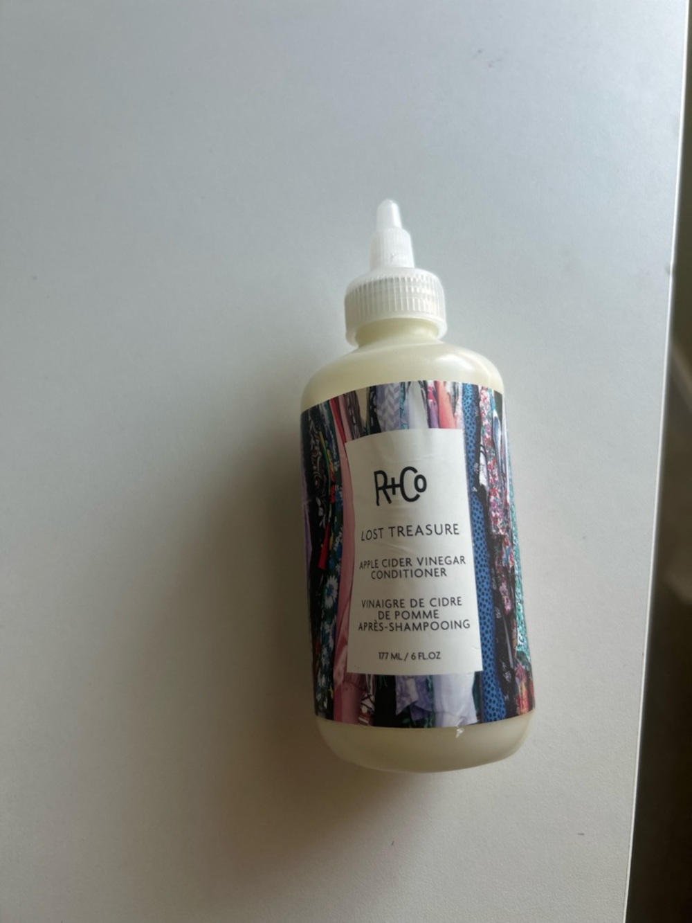 R+Co Lost Treasure Conditioner – White label with multicolor pattern
